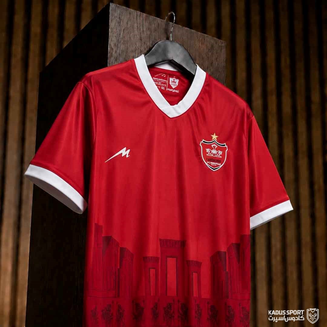 پیراهن اول پرسپولیس فصل ۱۴۰۴–۱۴۰۵