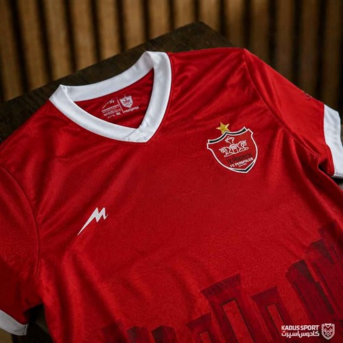 پیراهن اصلی پرسپولیس فصل ۱۴۰۴–۱۴۰۵